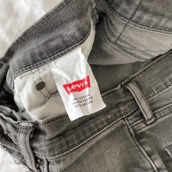 2/$40💜 CLOSET CLEAN OUT: Levi’s shorts - Picture 7 of 10